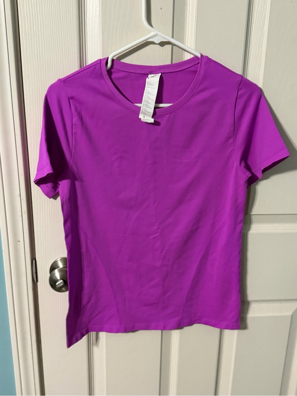 Fabletics Women’s Feather Tech Purple Shirt Excellent Condition Size Small.